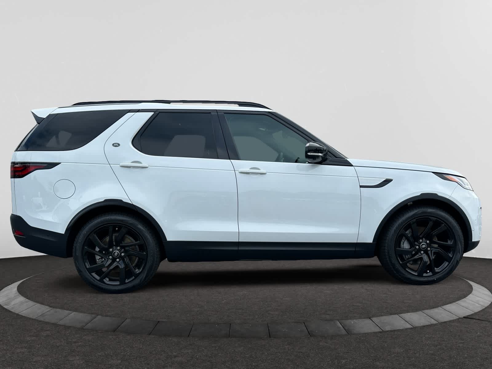 new 2025 Land Rover Discovery car, priced at $69,228