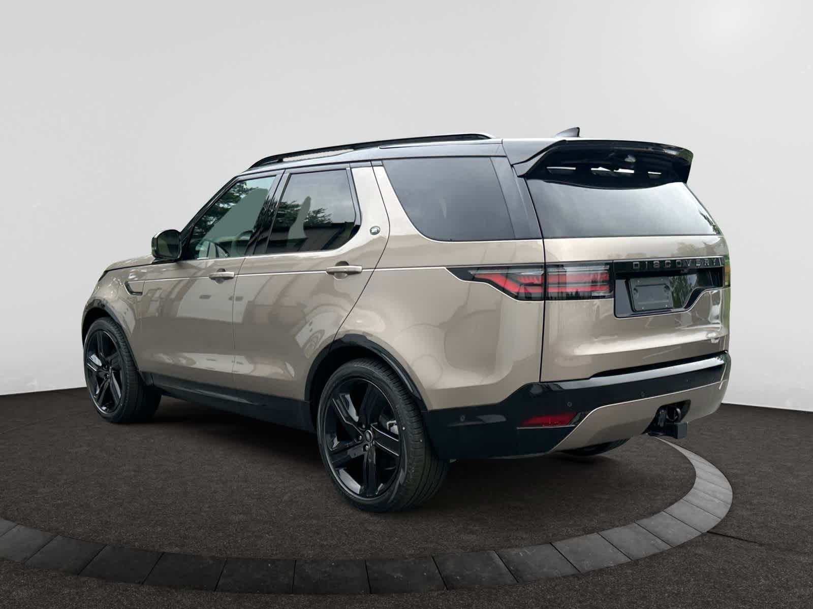 new 2025 Land Rover Discovery car, priced at $79,828