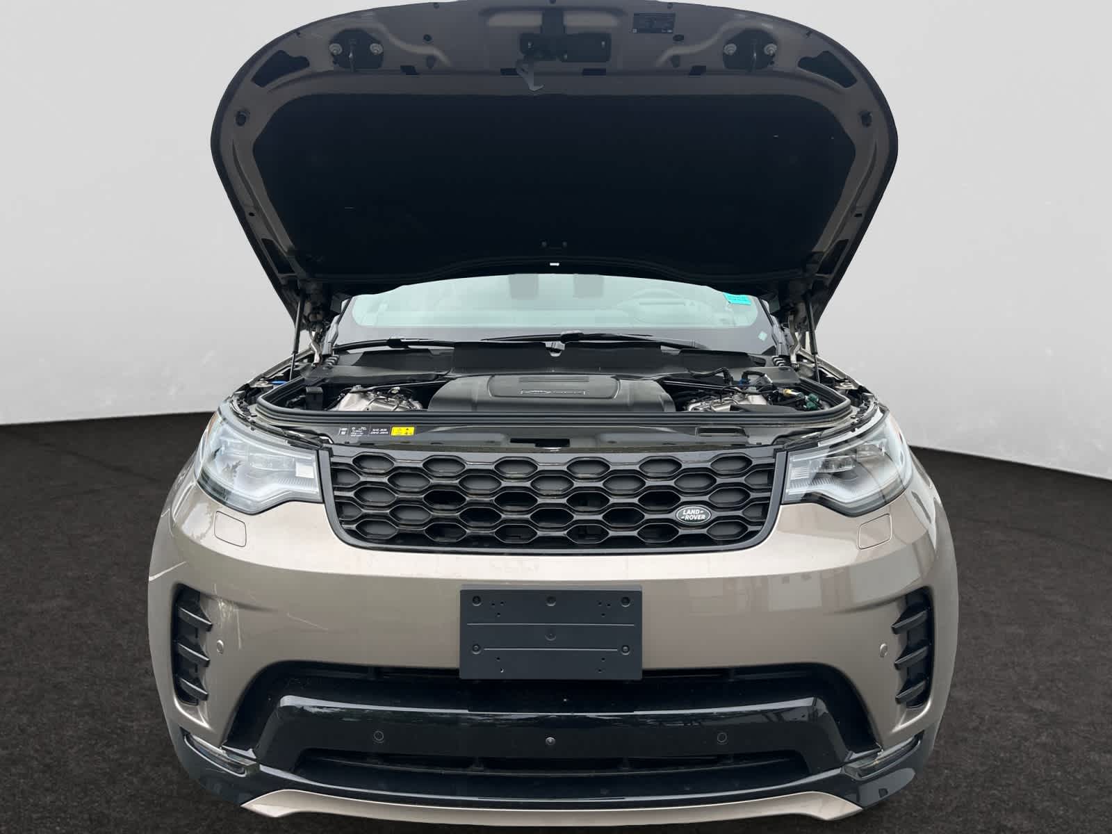 new 2025 Land Rover Discovery car, priced at $79,828