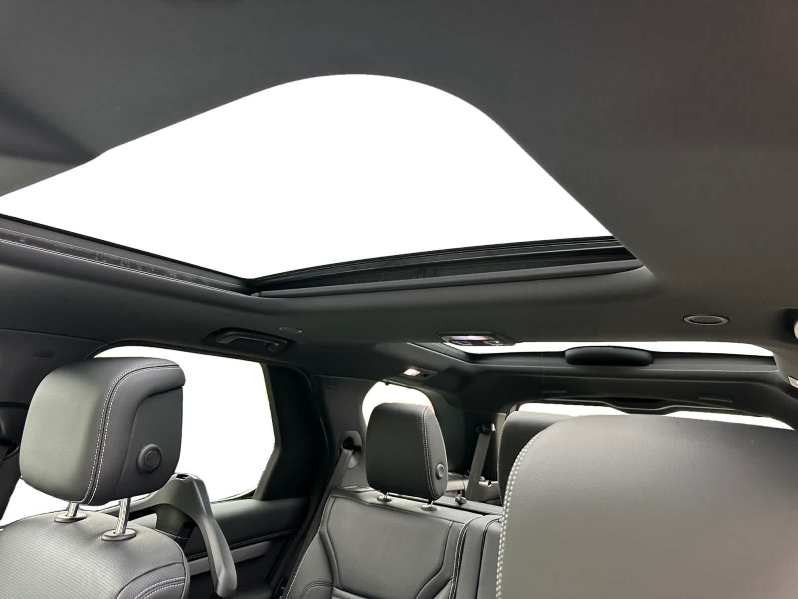 new 2025 Land Rover Discovery car, priced at $78,828