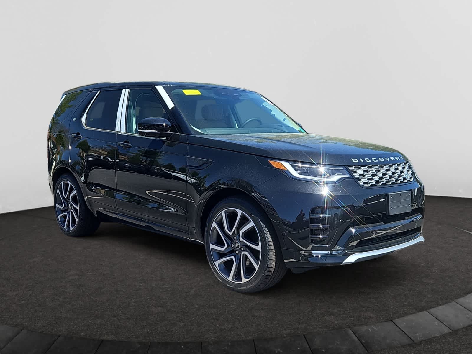 new 2025 Land Rover Discovery car, priced at $83,788