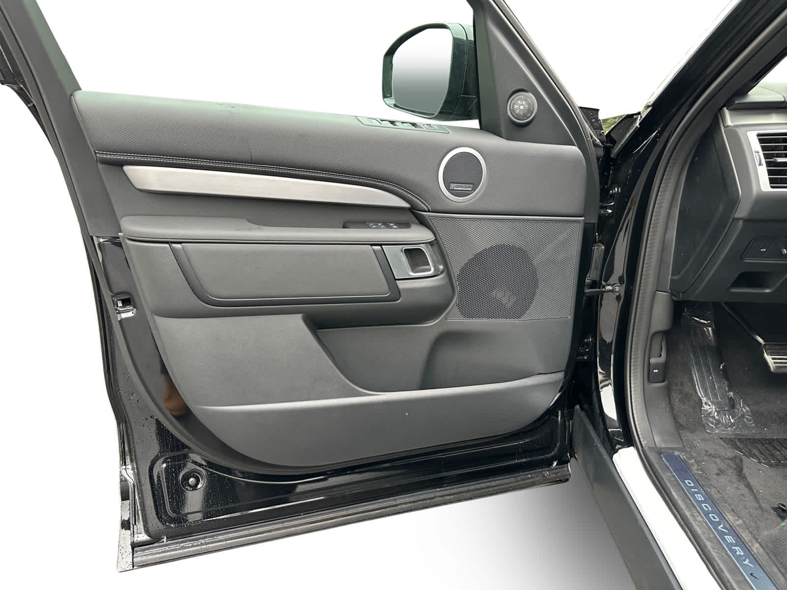 new 2025 Land Rover Discovery car, priced at $78,828