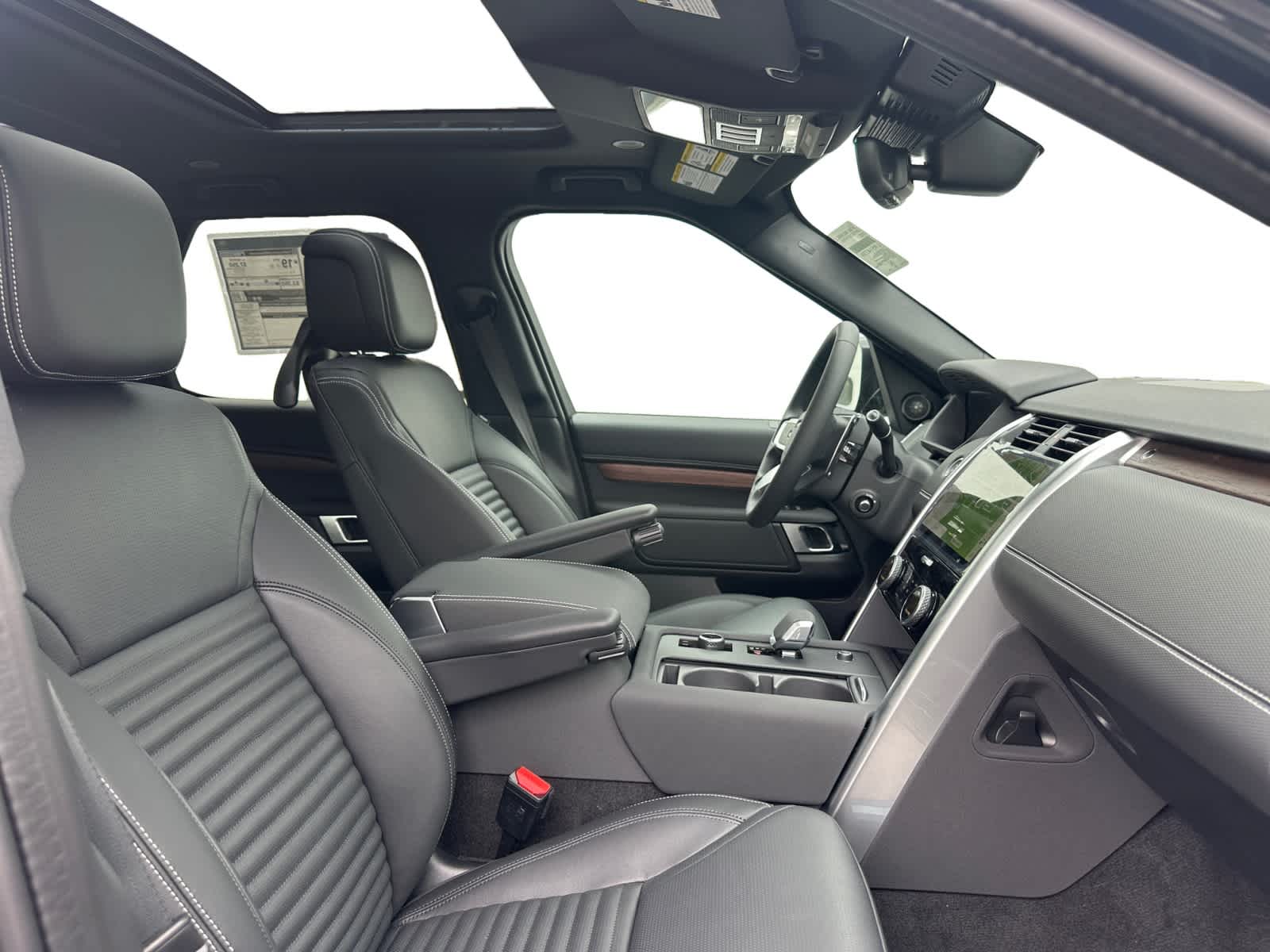 new 2025 Land Rover Discovery car, priced at $80,643