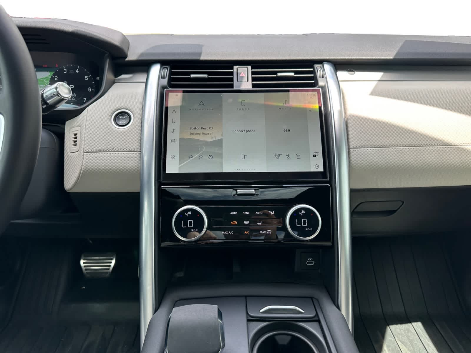 used 2022 Land Rover Discovery car, priced at $37,998
