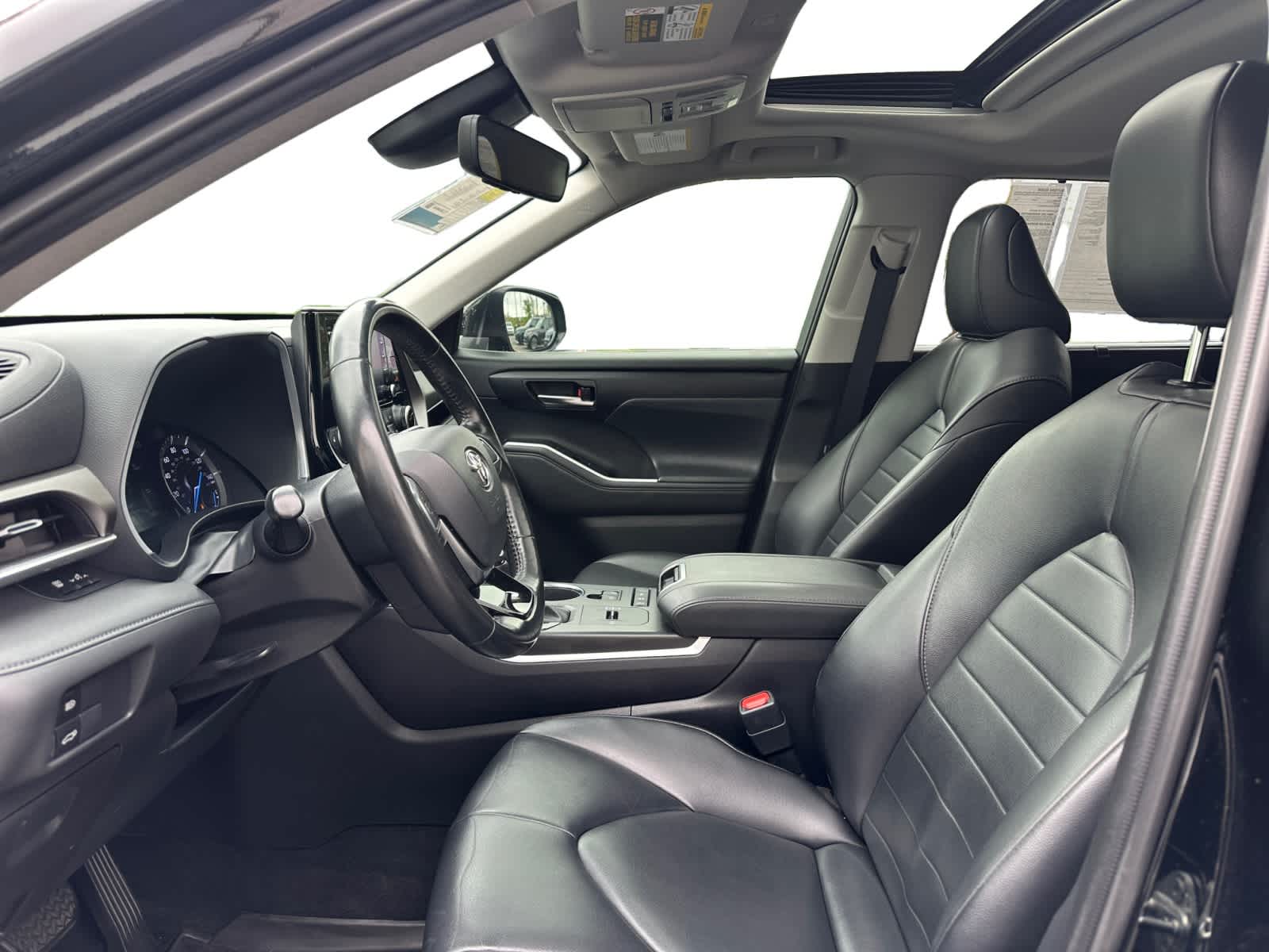 used 2020 Toyota Highlander Hybrid car, priced at $26,998