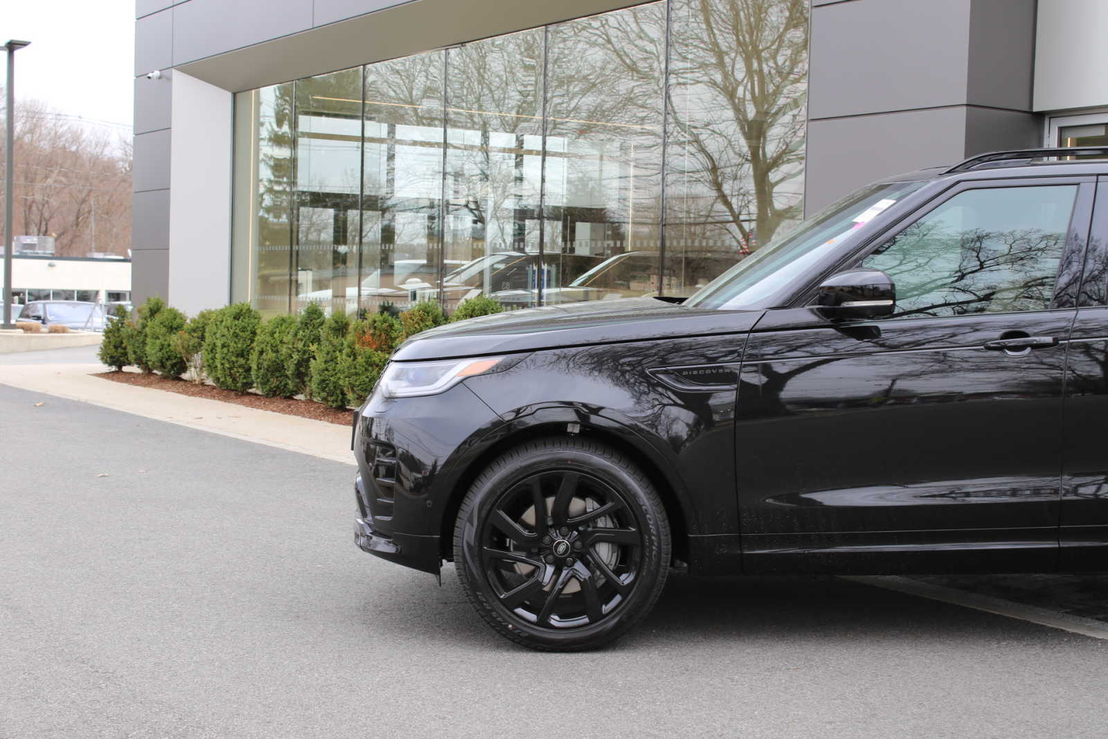 new 2024 Land Rover Discovery car, priced at $74,598