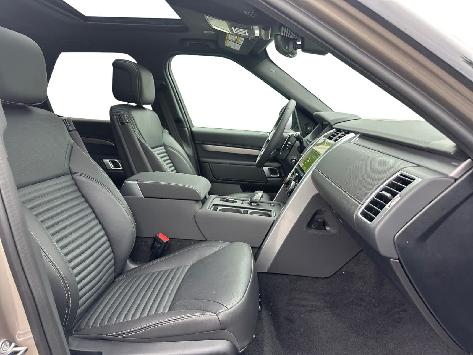 new 2025 Land Rover Discovery car, priced at $73,118