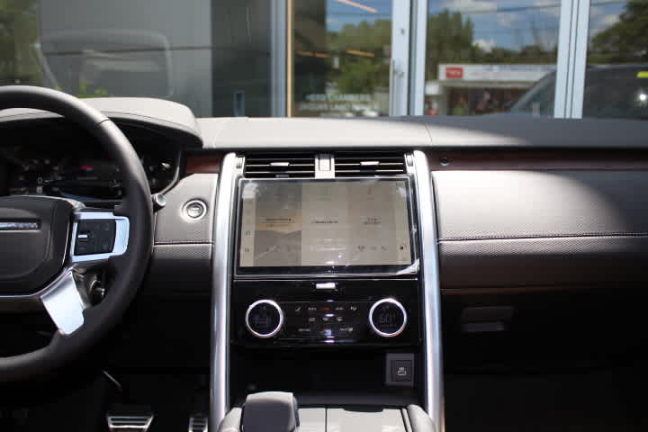 new 2024 Land Rover Discovery car, priced at $85,258