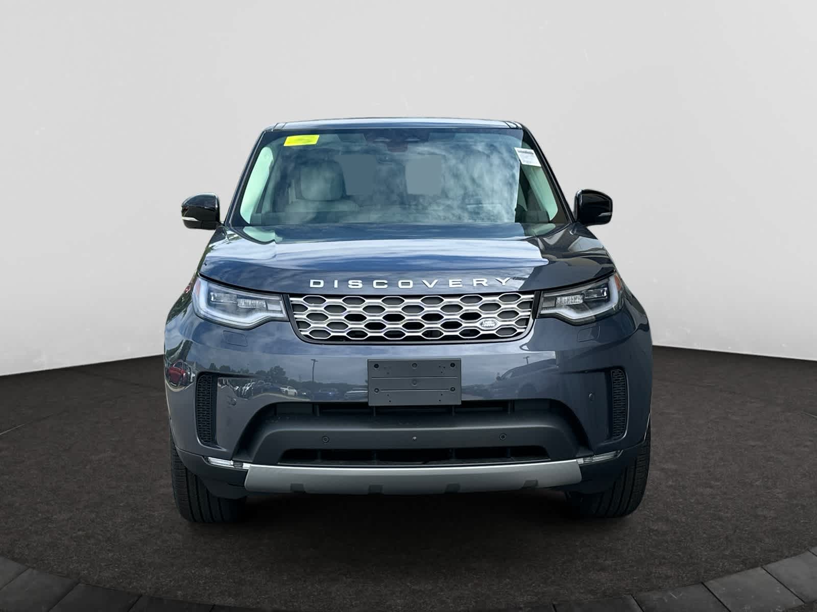 new 2025 Land Rover Discovery car, priced at $69,378