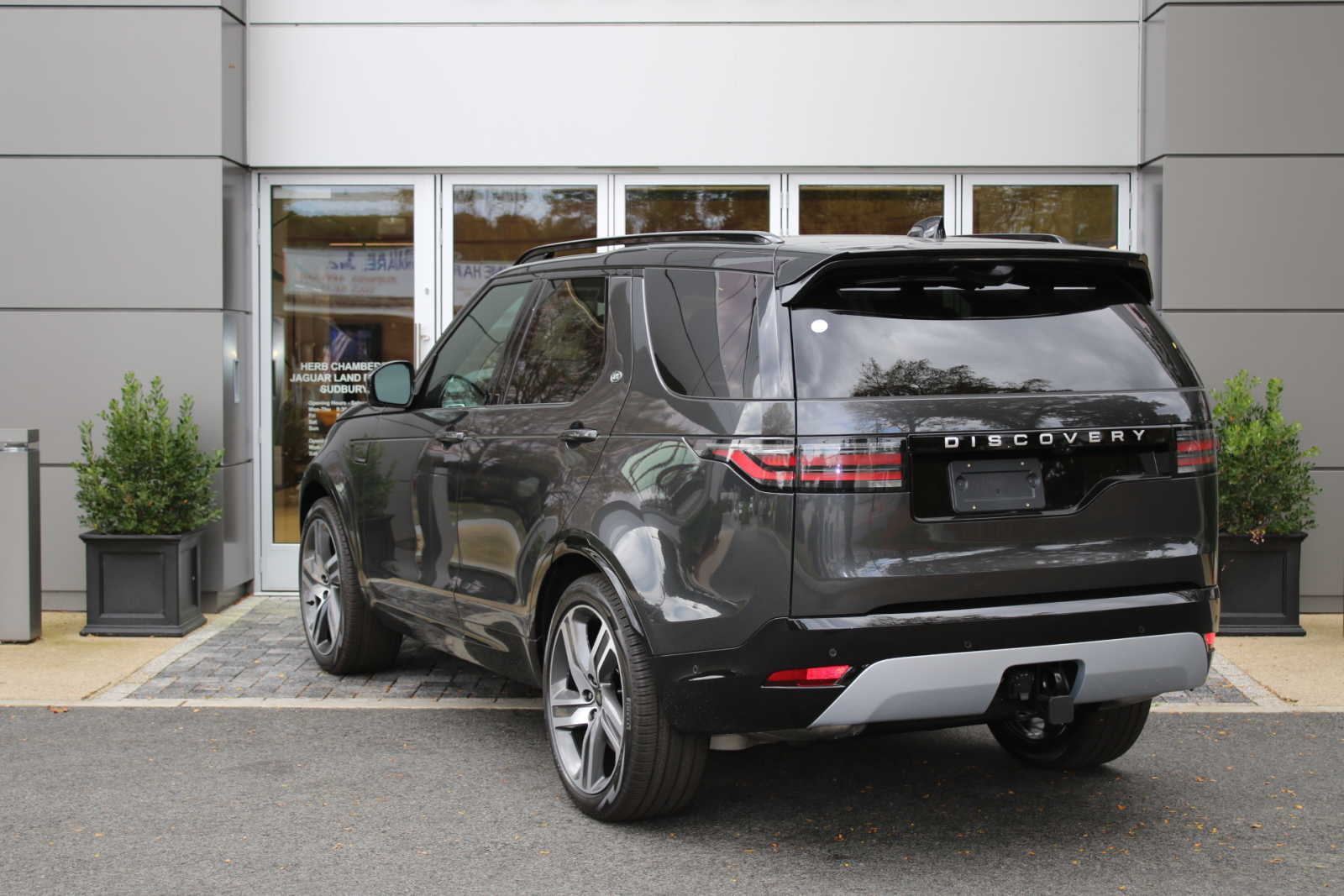 new 2024 Land Rover Discovery car, priced at $88,898