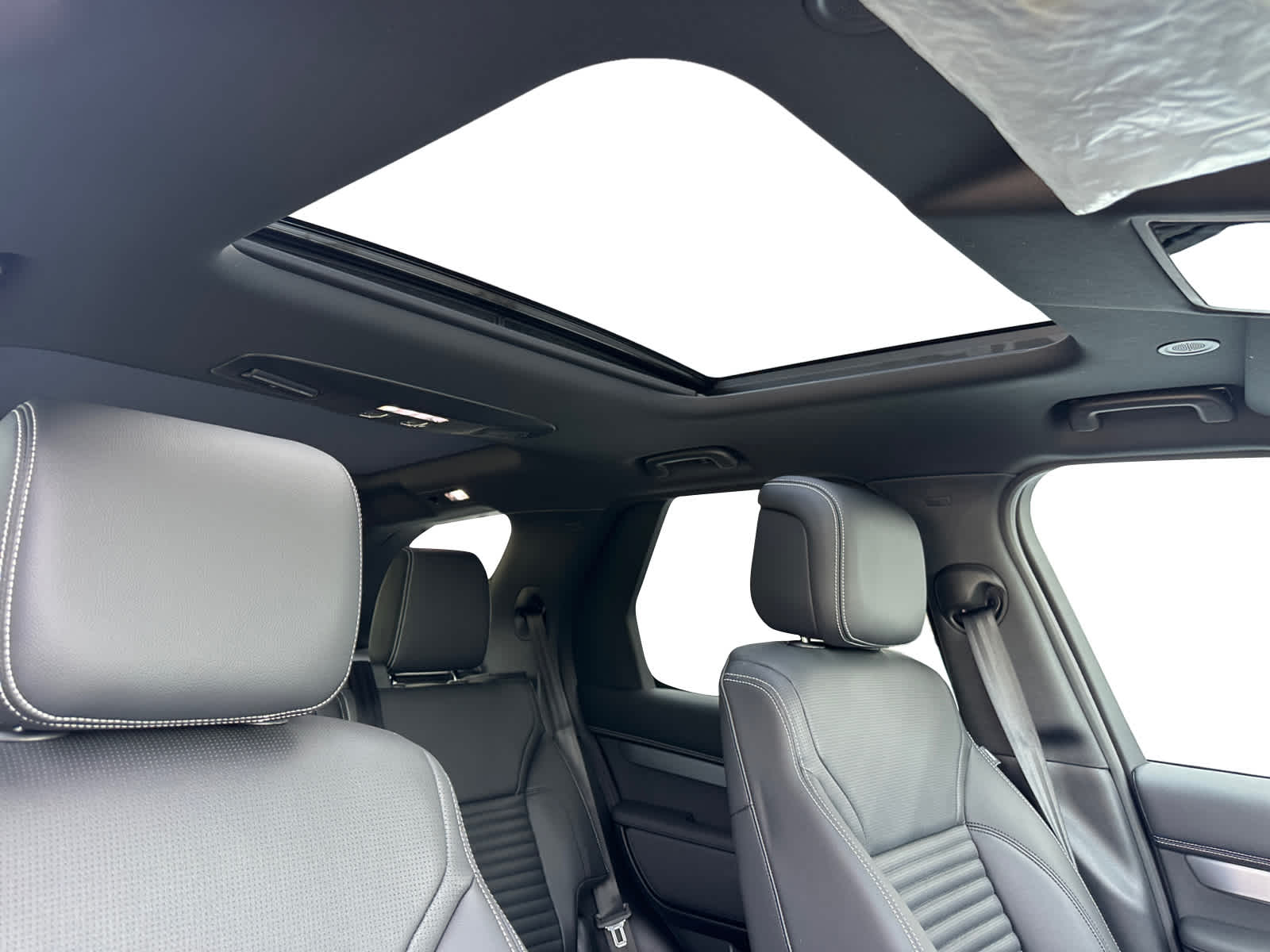 new 2025 Land Rover Discovery car, priced at $74,228