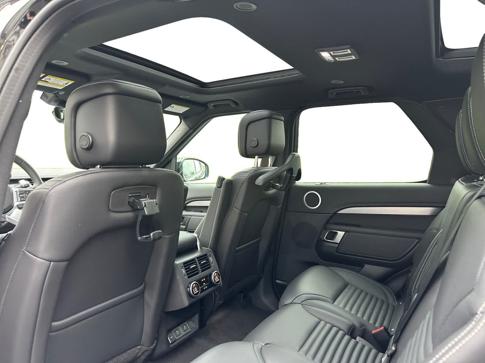 new 2025 Land Rover Discovery car, priced at $78,828