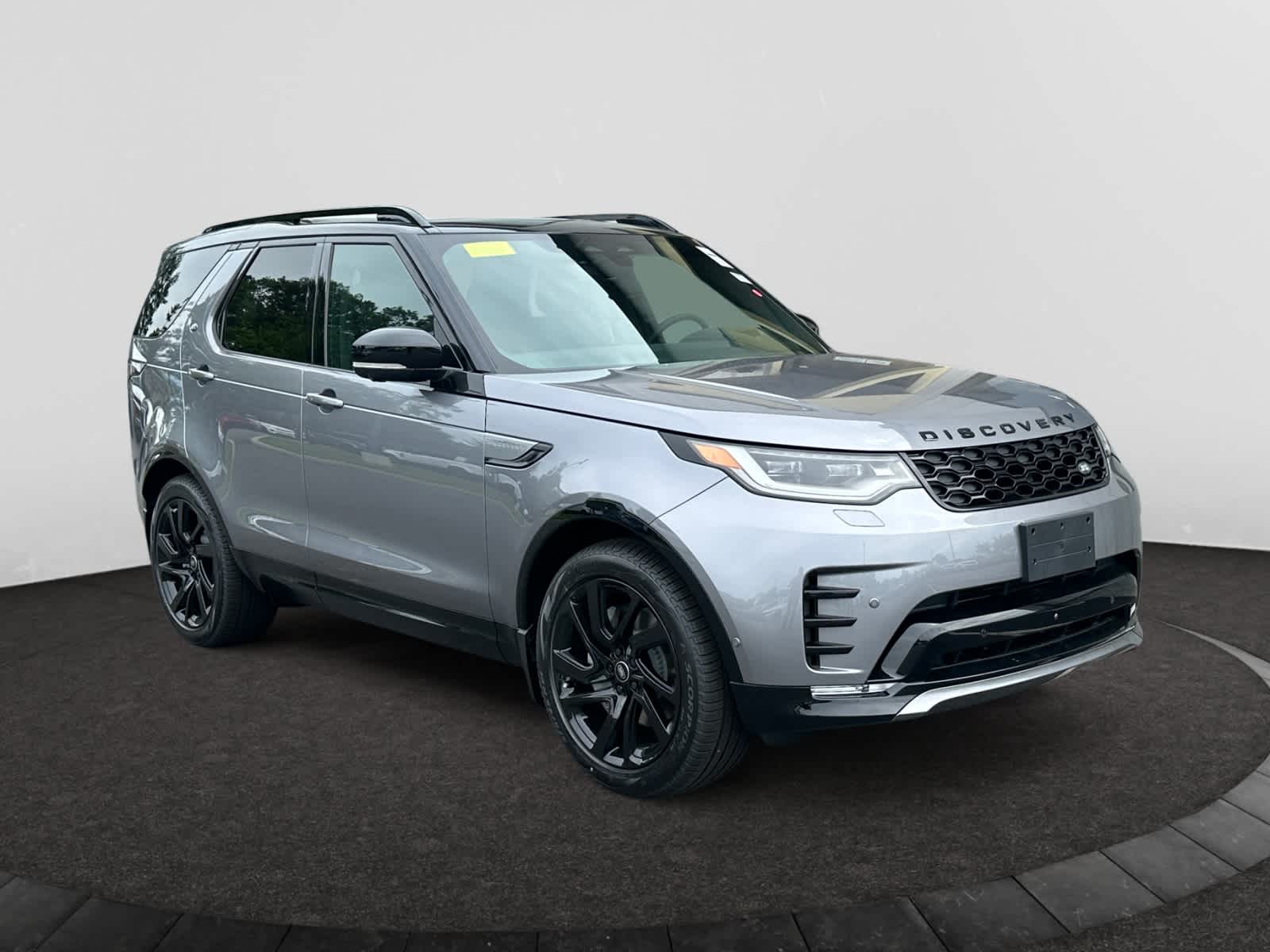 new 2025 Land Rover Discovery car, priced at $74,228