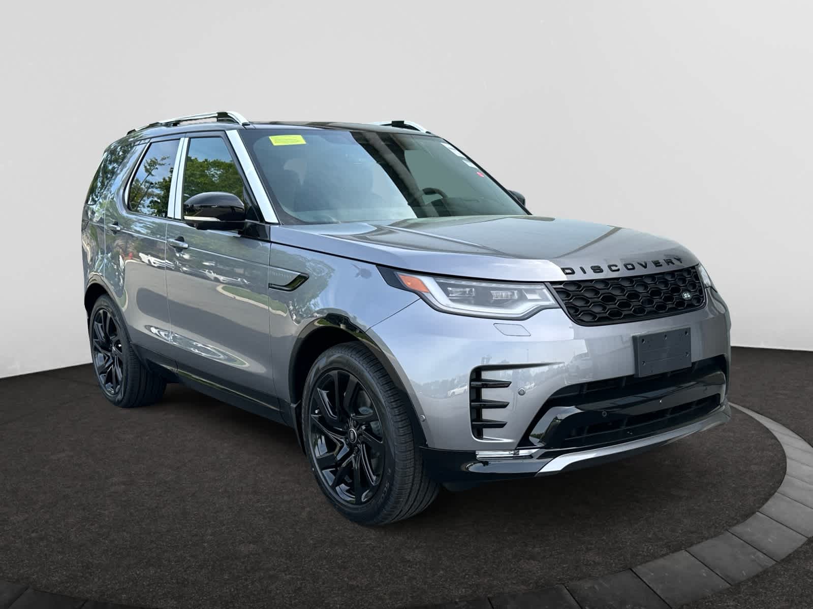 new 2025 Land Rover Discovery car, priced at $74,228