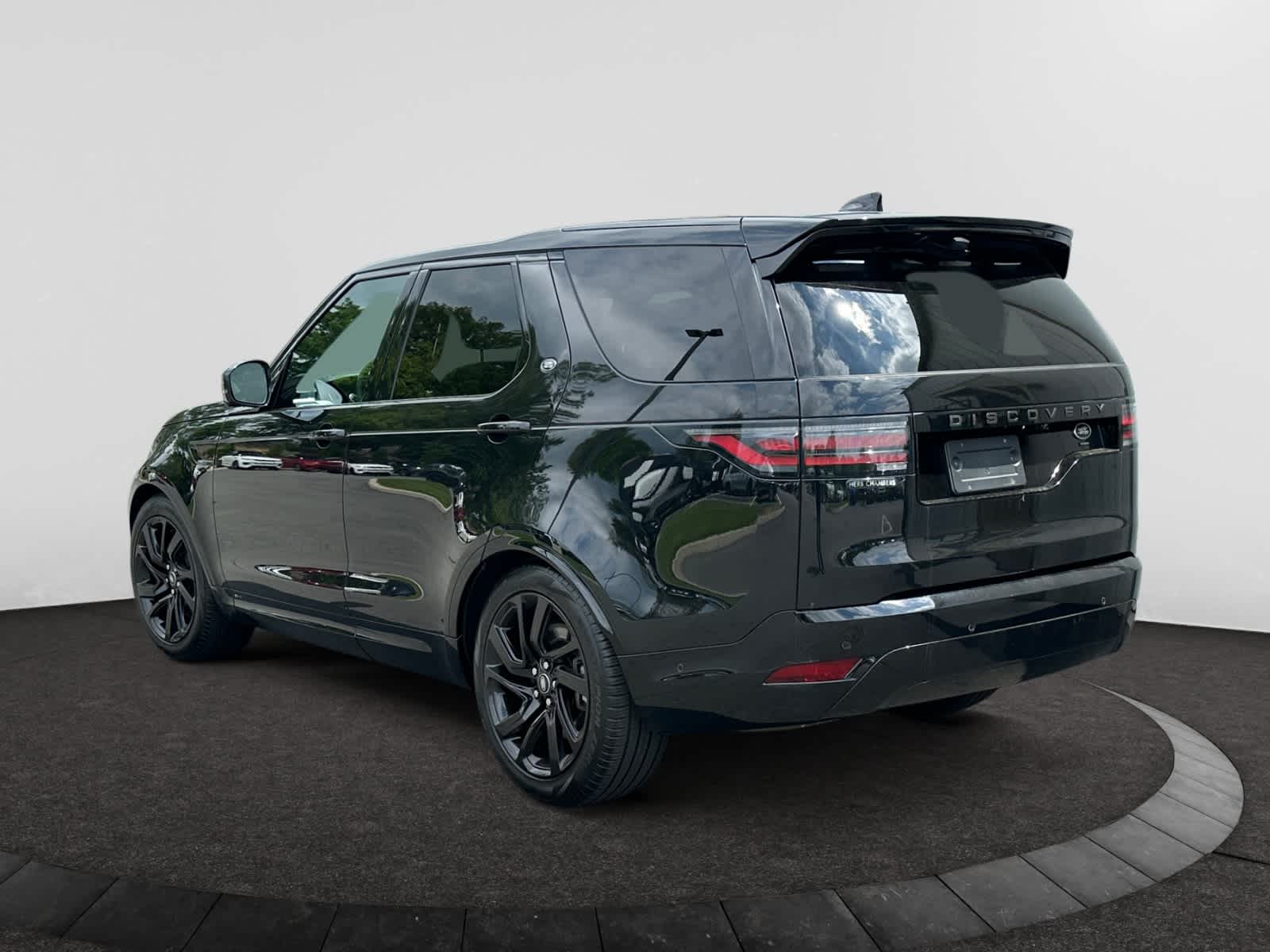 used 2022 Land Rover Discovery car, priced at $37,998