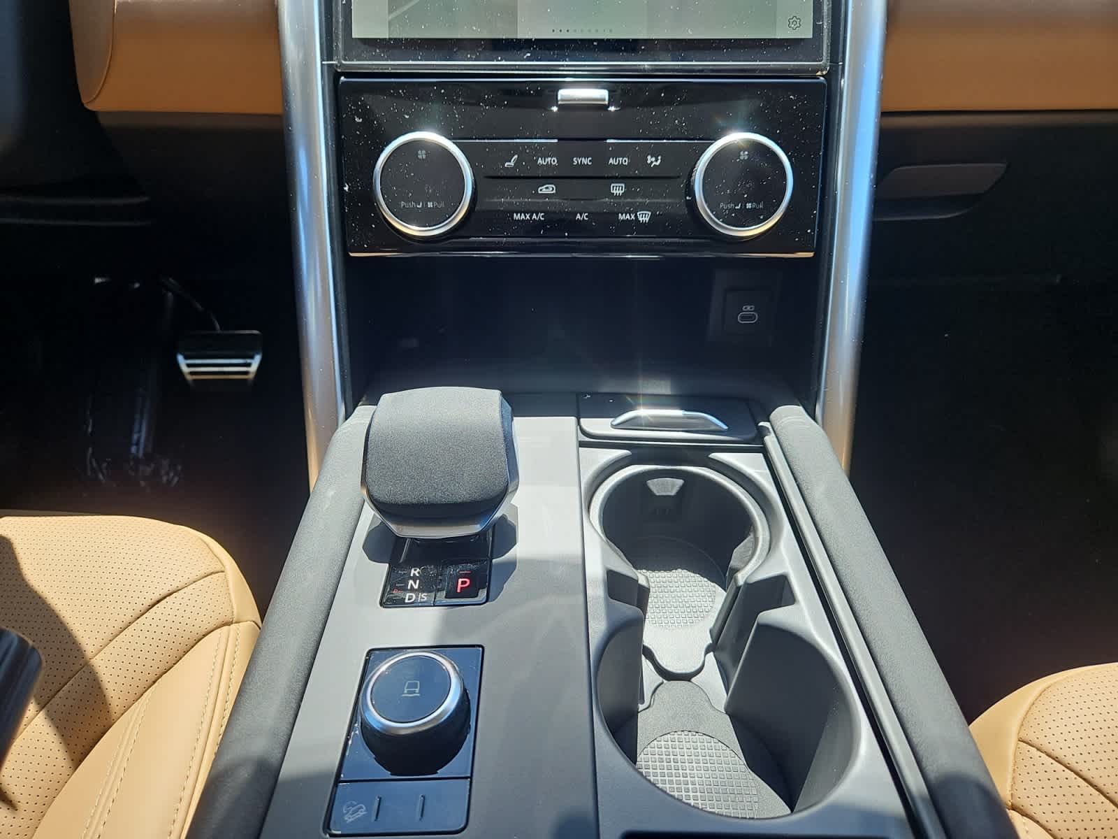 new 2025 Land Rover Discovery car, priced at $83,788