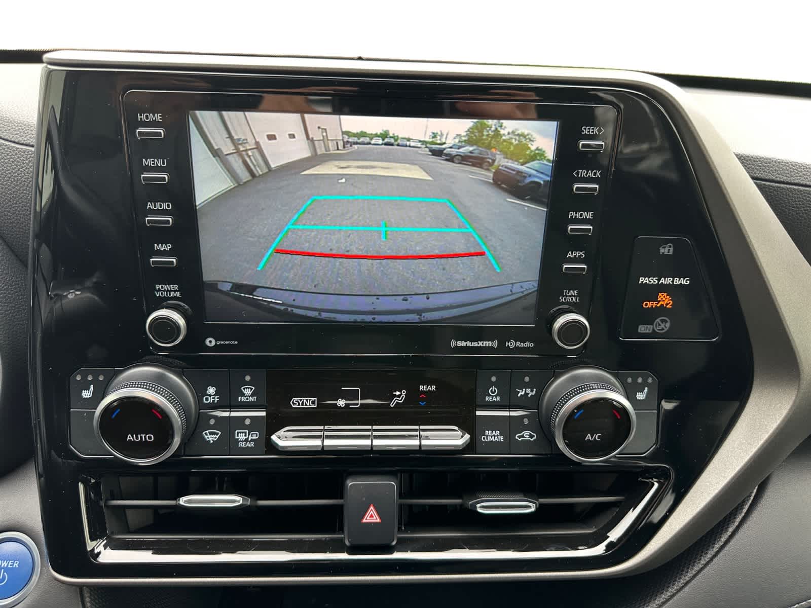 used 2020 Toyota Highlander Hybrid car, priced at $26,998