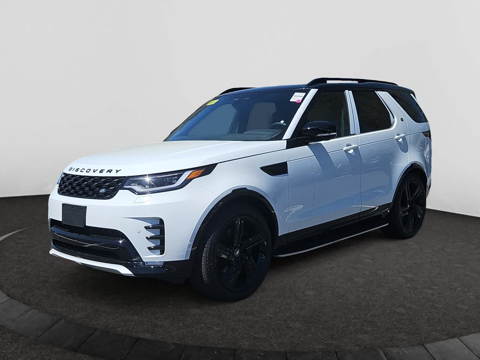 new 2025 Land Rover Discovery car, priced at $80,525