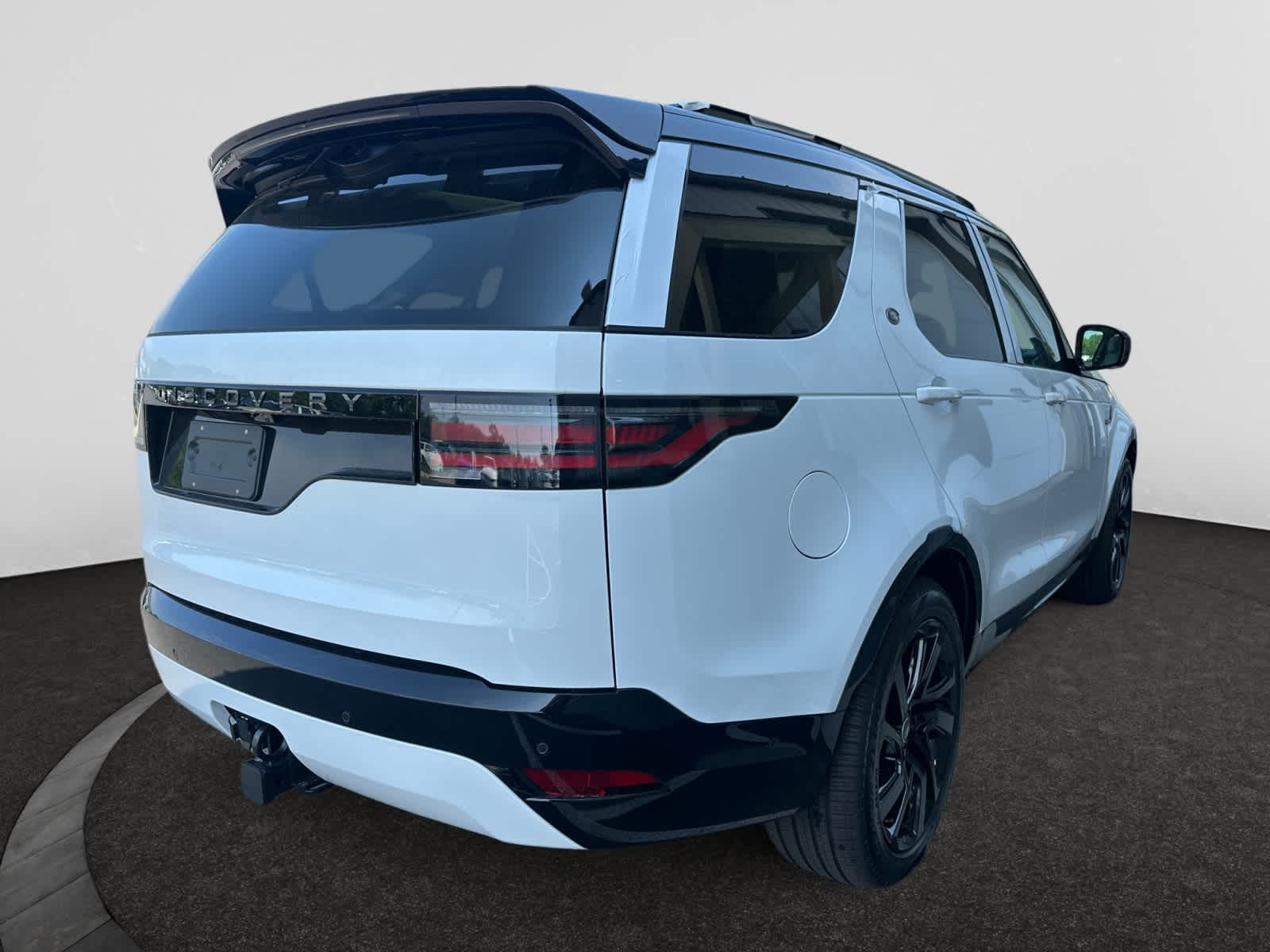 new 2025 Land Rover Discovery car, priced at $77,443