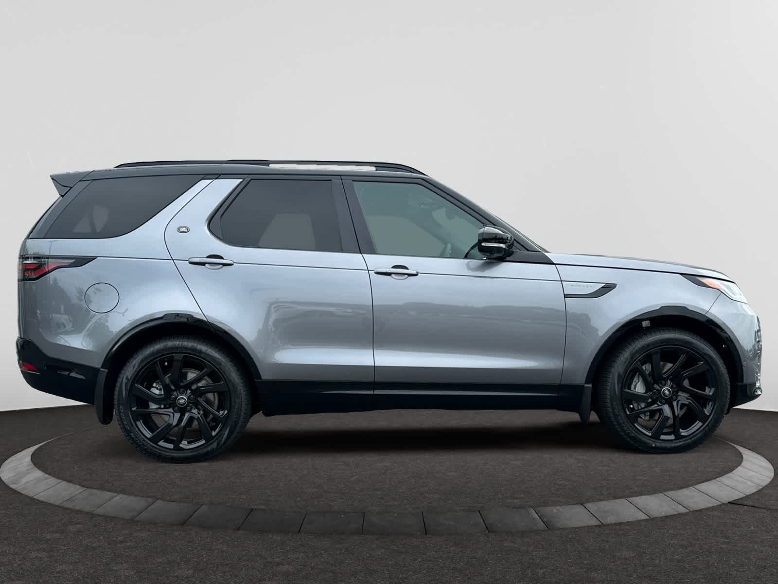 new 2025 Land Rover Discovery car, priced at $74,228