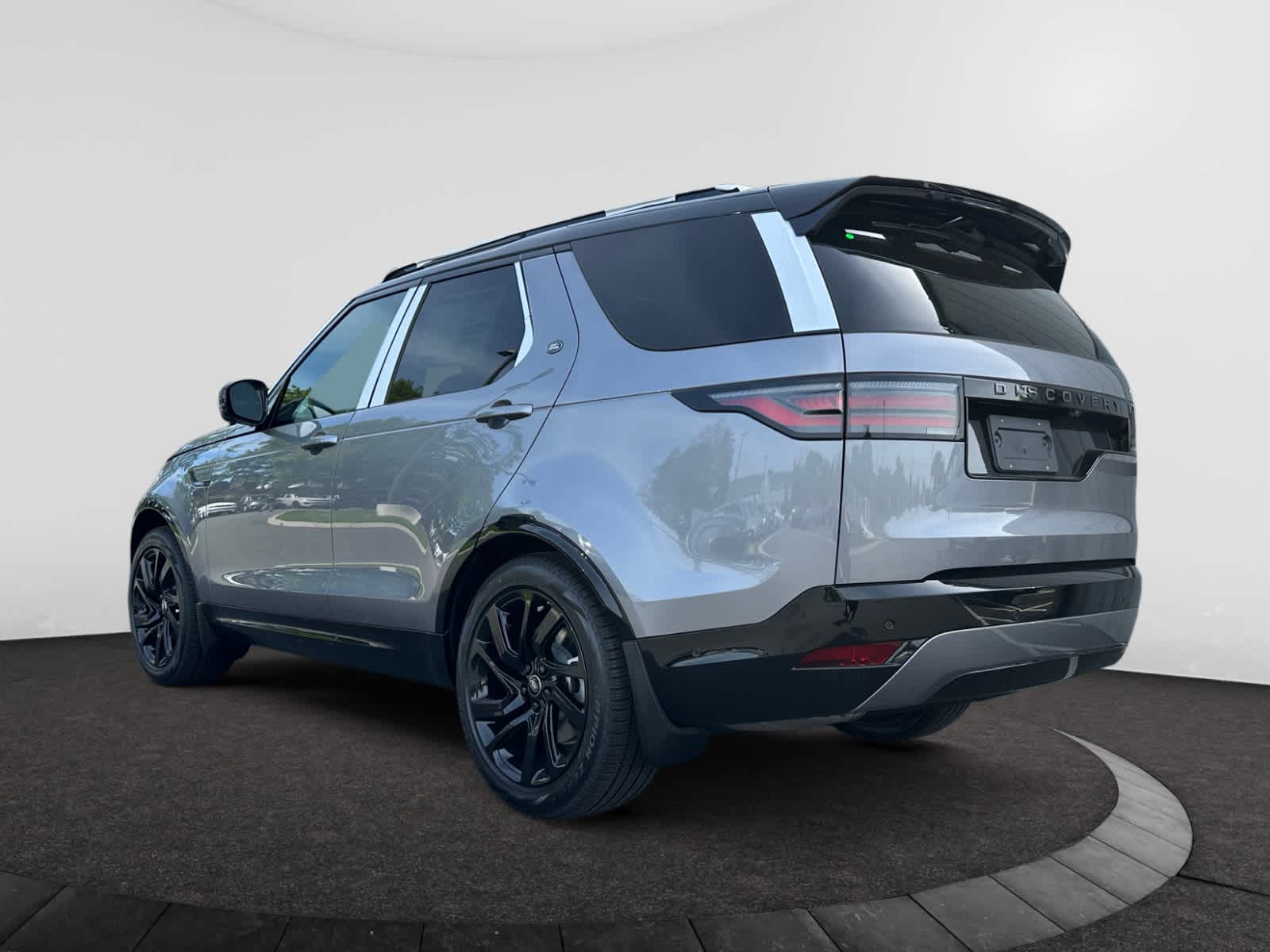 new 2025 Land Rover Discovery car, priced at $74,228