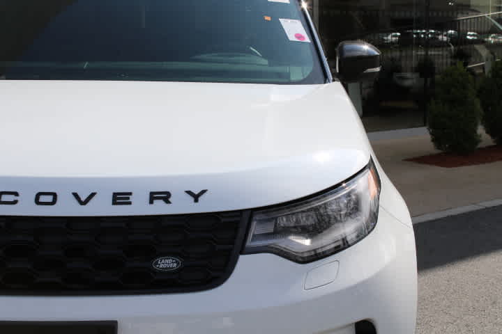 new 2024 Land Rover Discovery car, priced at $73,148