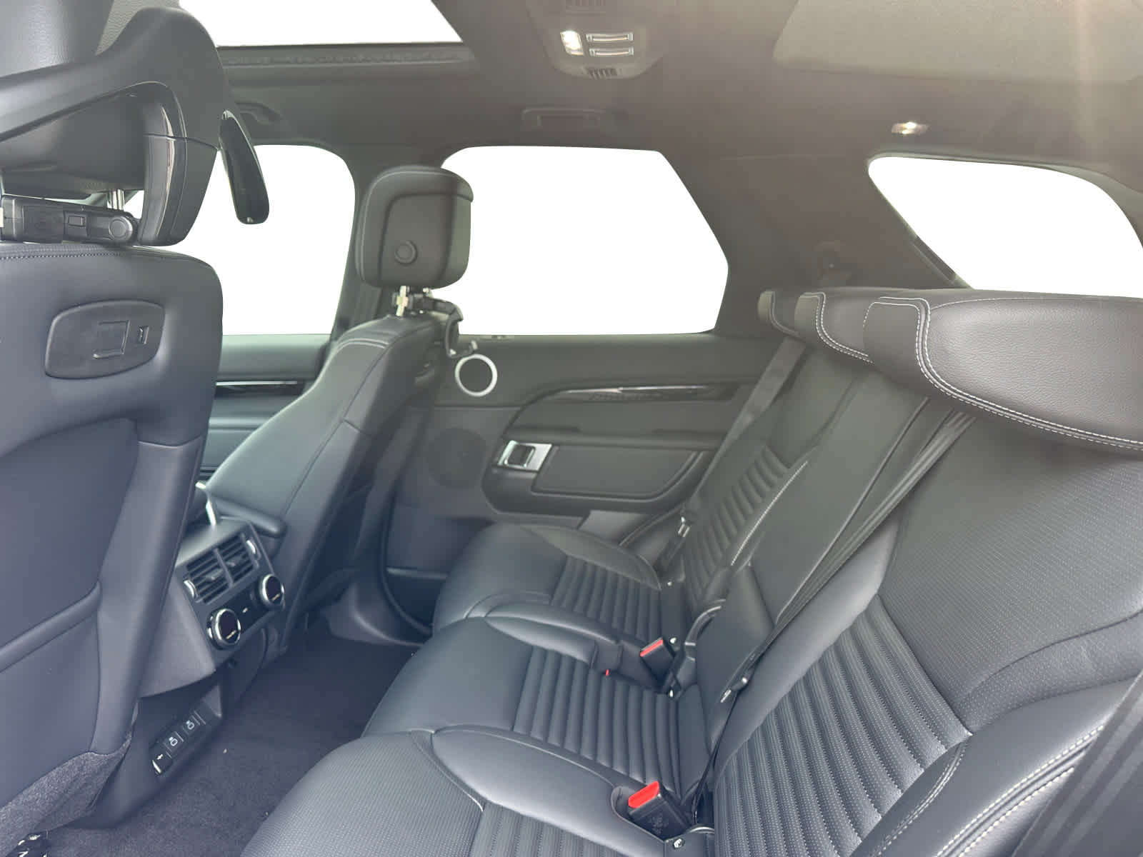new 2025 Land Rover Discovery car, priced at $69,228