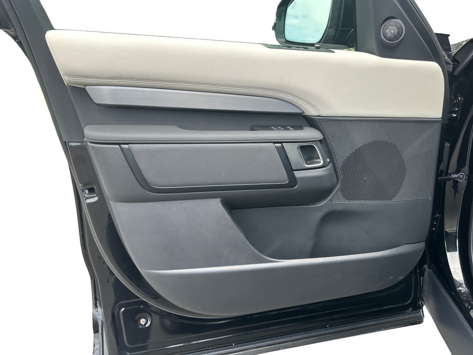 used 2022 Land Rover Discovery car, priced at $37,998