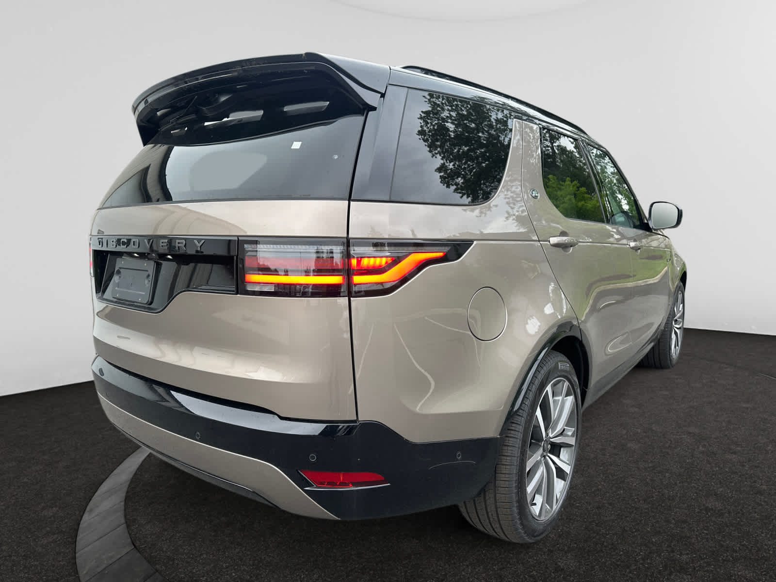 new 2025 Land Rover Discovery car, priced at $73,118