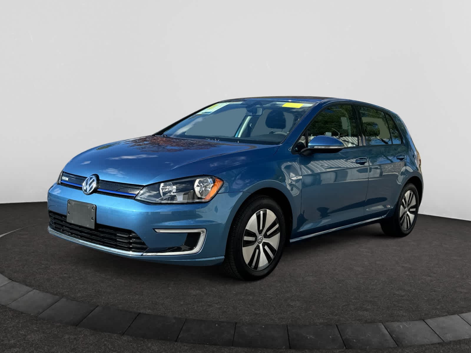 used 2016 Volkswagen e-Golf car, priced at $11,798