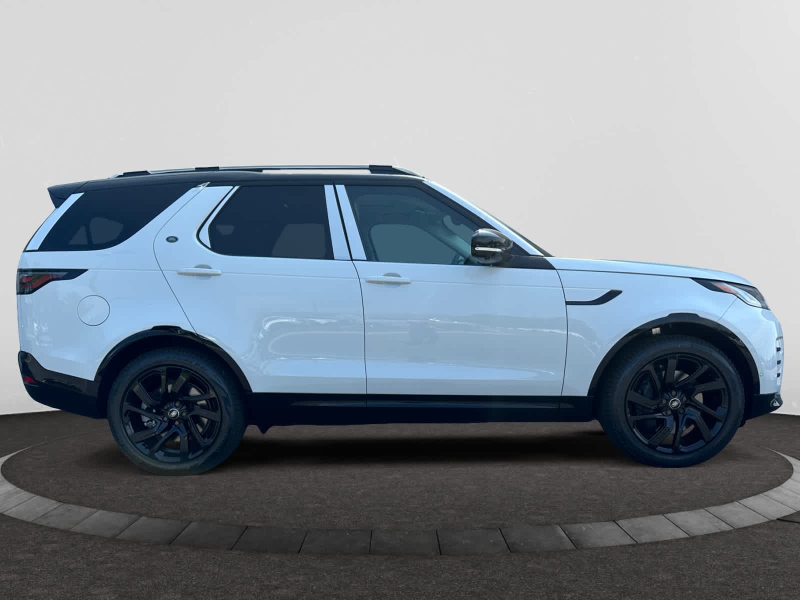 new 2025 Land Rover Discovery car, priced at $77,443