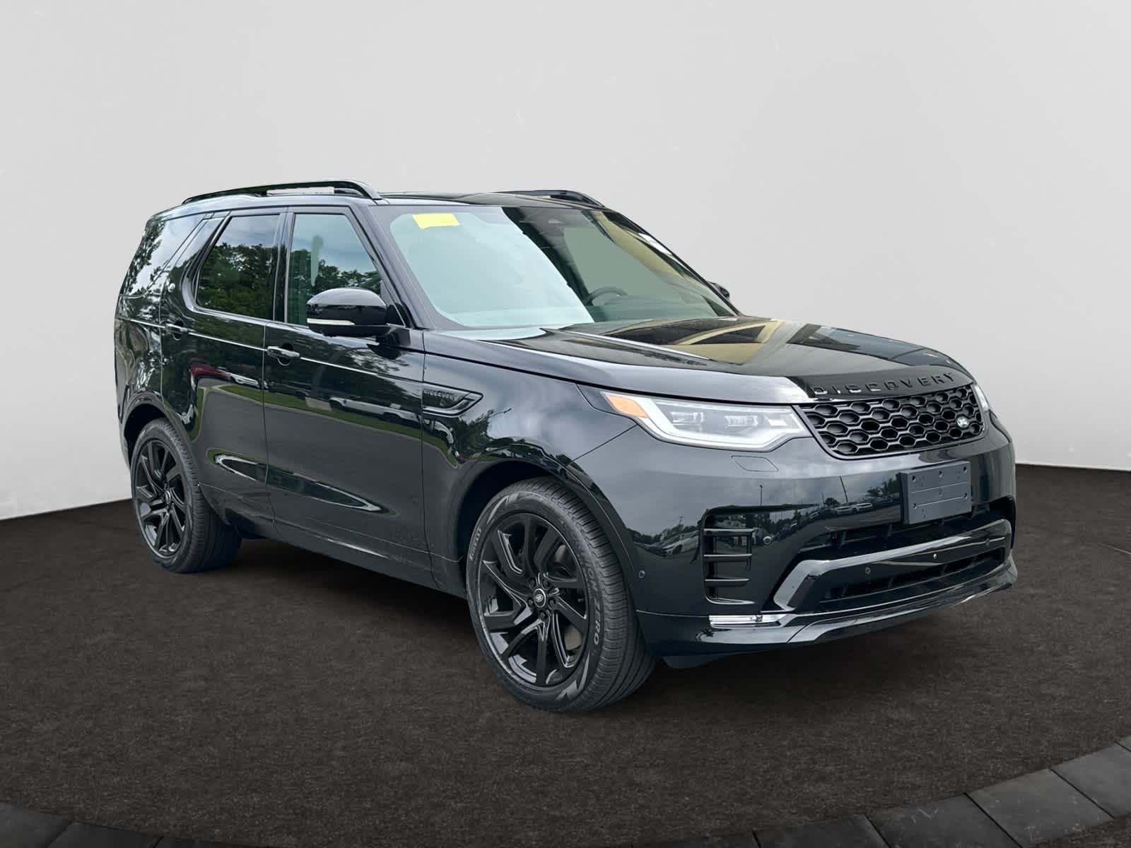 new 2025 Land Rover Discovery car, priced at $80,643