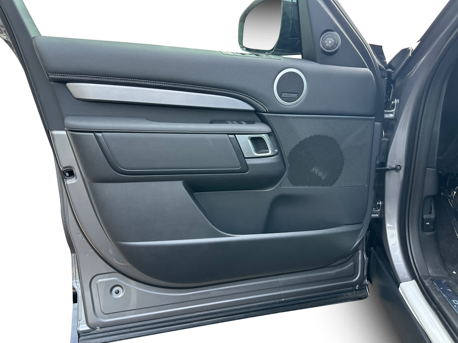 new 2025 Land Rover Discovery car, priced at $74,228