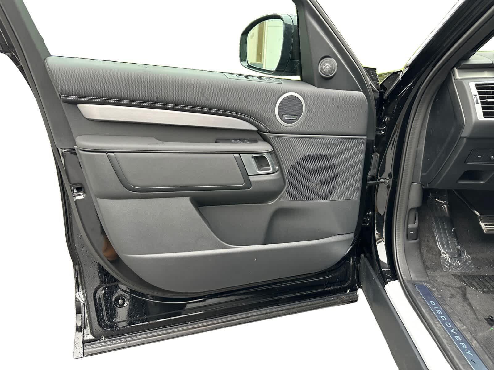 new 2025 Land Rover Discovery car, priced at $78,828