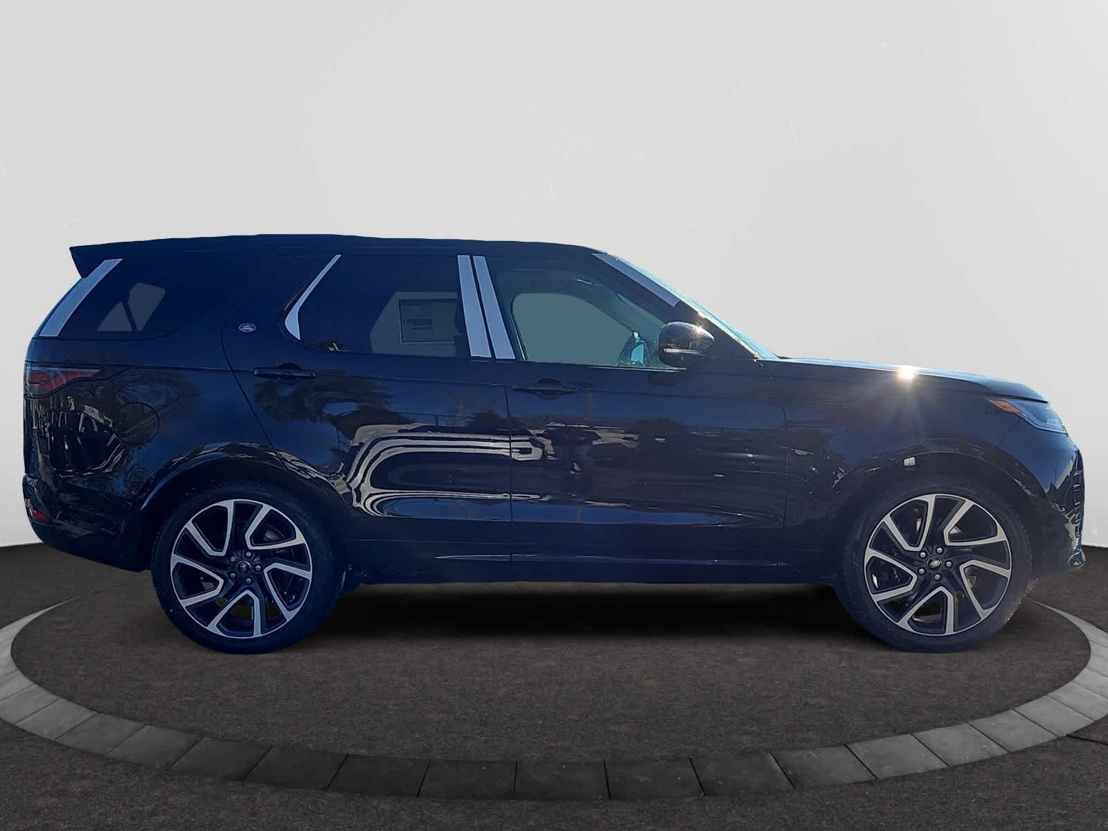 new 2025 Land Rover Discovery car, priced at $83,788