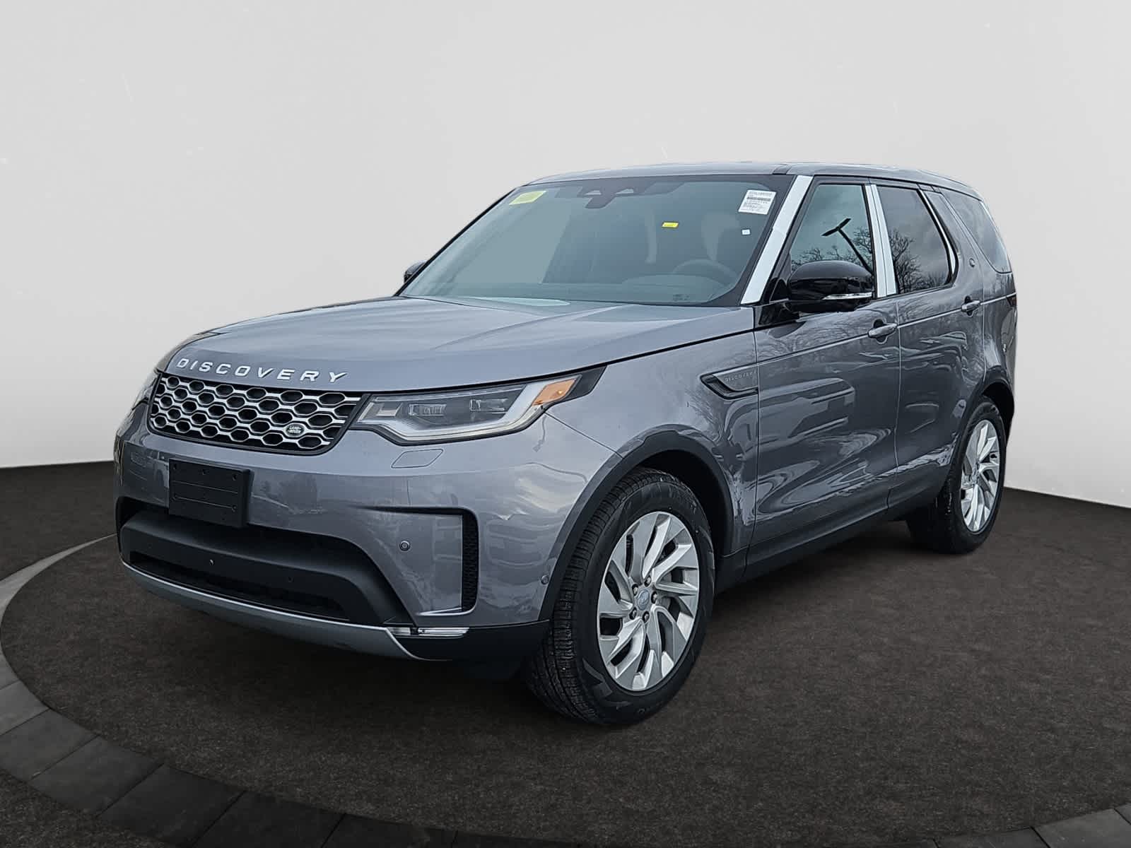 new 2025 Land Rover Discovery car, priced at $63,578