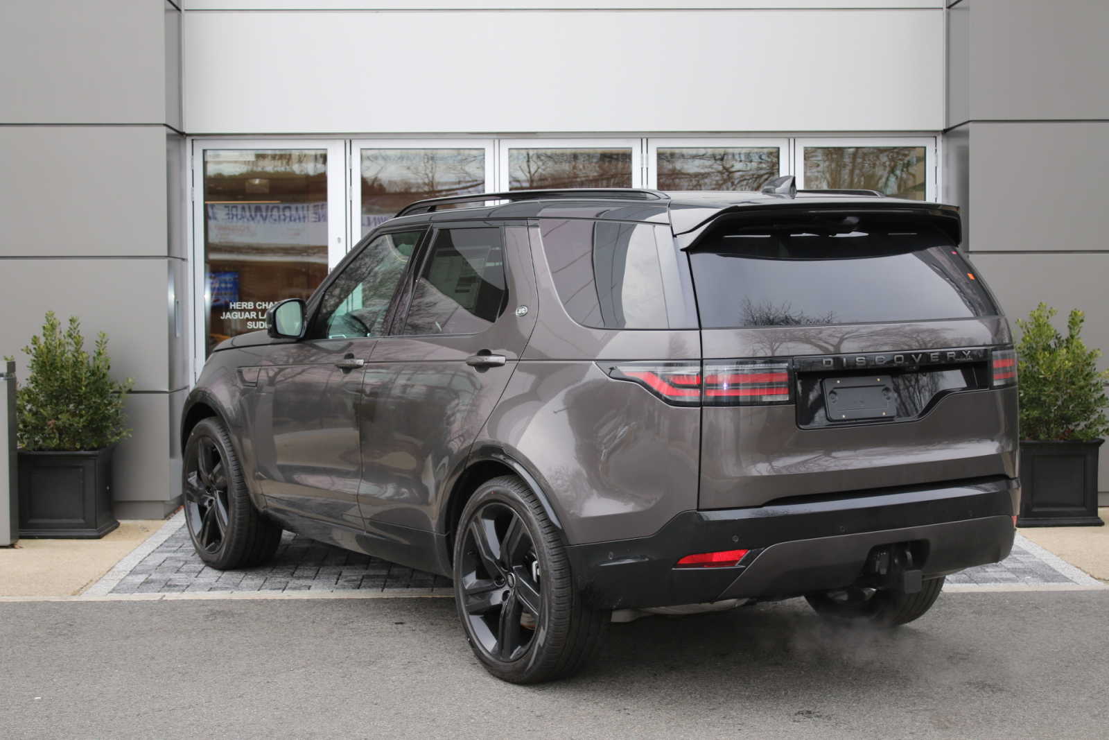new 2024 Land Rover Discovery car, priced at $86,173