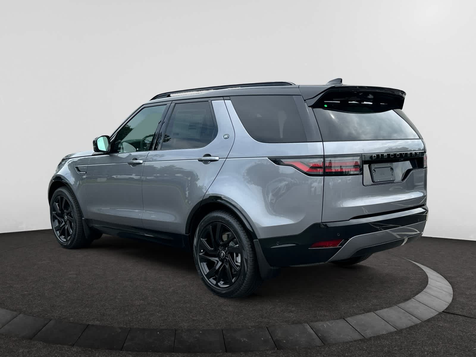 new 2025 Land Rover Discovery car, priced at $74,228