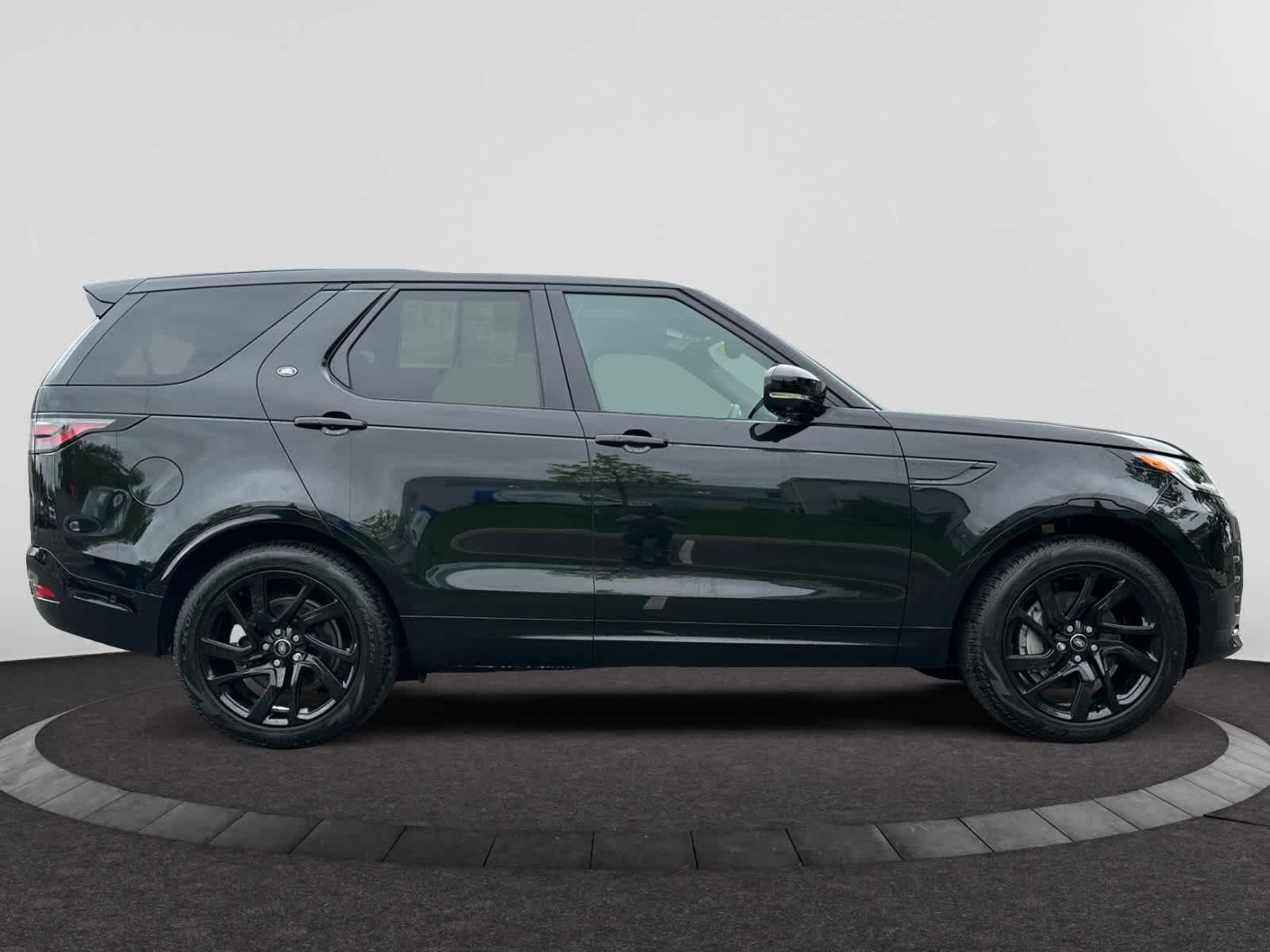 used 2024 Land Rover Discovery car, priced at $59,998