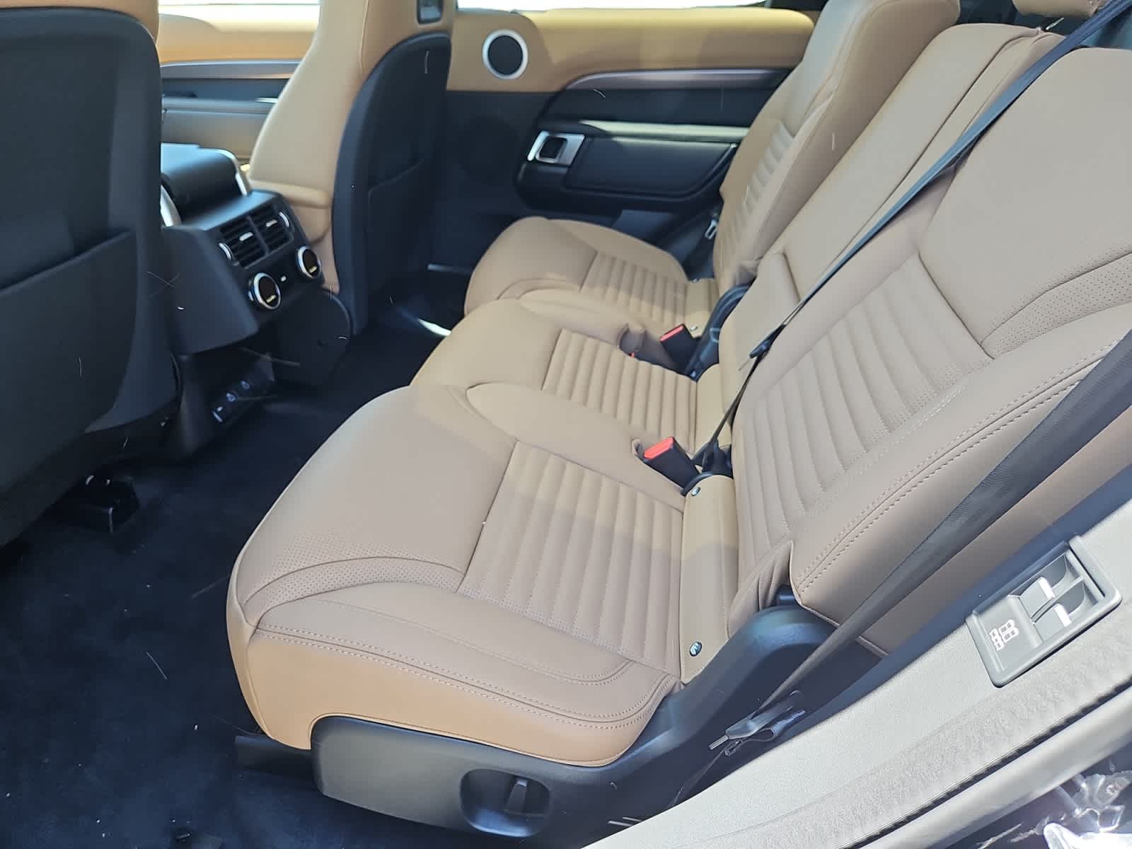 new 2025 Land Rover Discovery car, priced at $83,788