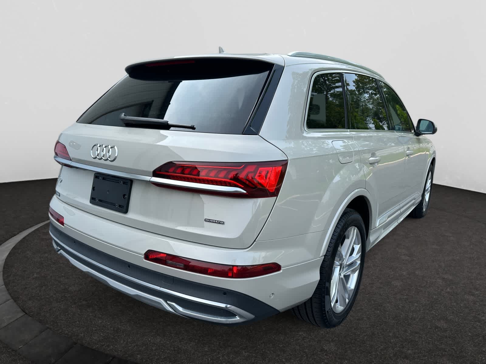 used 2023 Audi Q7 car, priced at $40,998