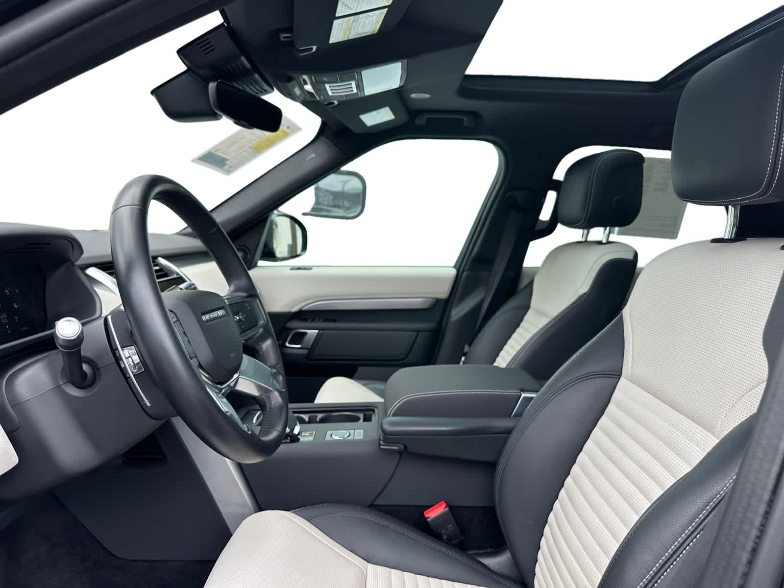 used 2022 Land Rover Discovery car, priced at $37,998