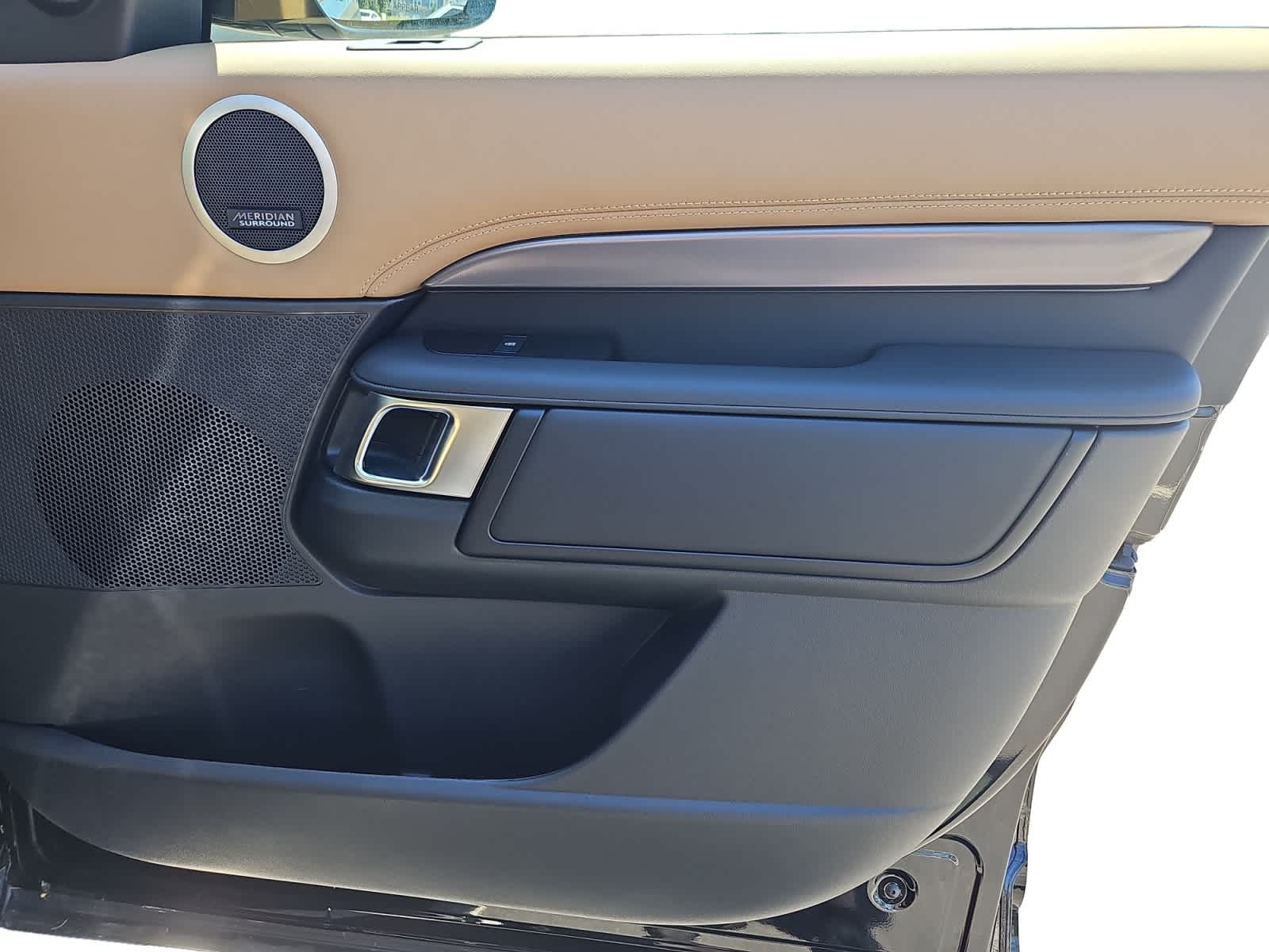 new 2025 Land Rover Discovery car, priced at $83,788