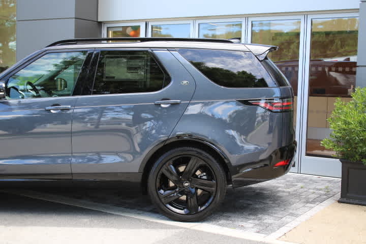 new 2024 Land Rover Discovery car, priced at $85,258