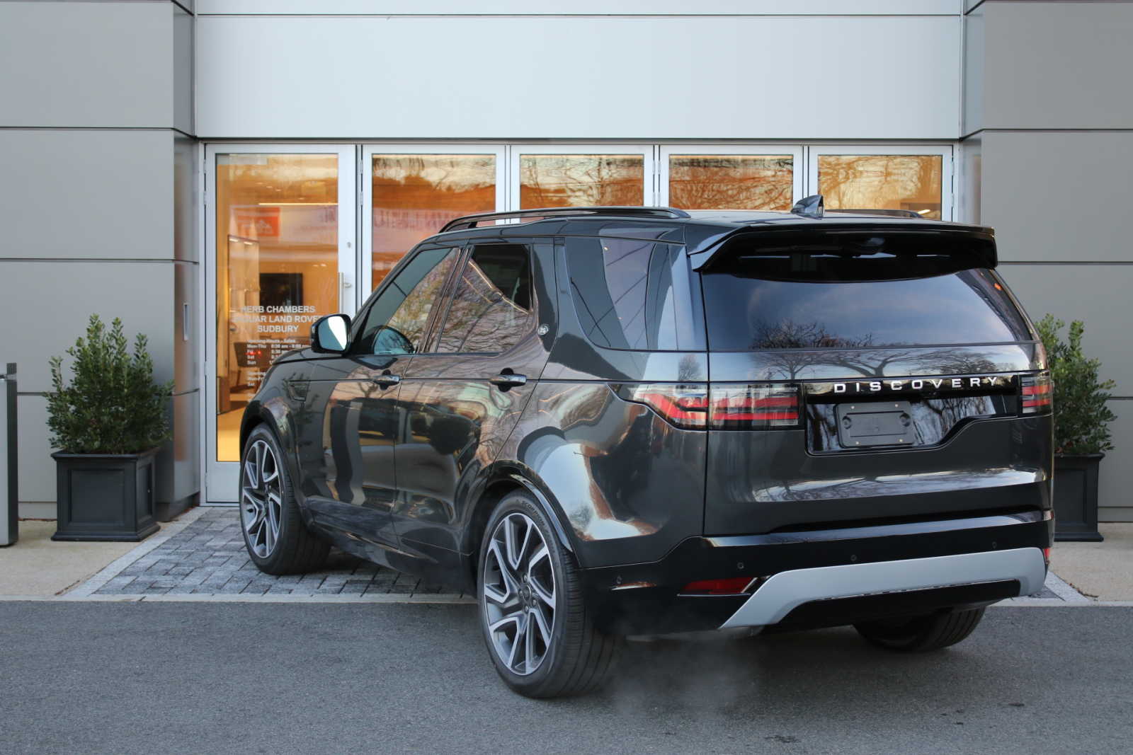 new 2024 Land Rover Discovery car, priced at $88,048
