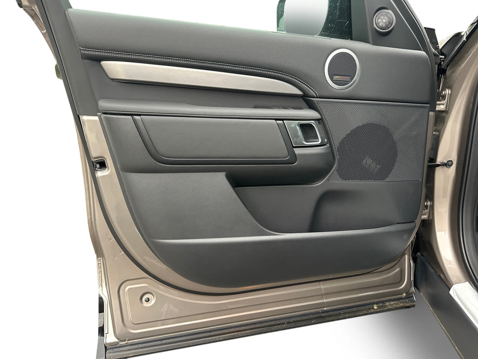 new 2025 Land Rover Discovery car, priced at $73,118