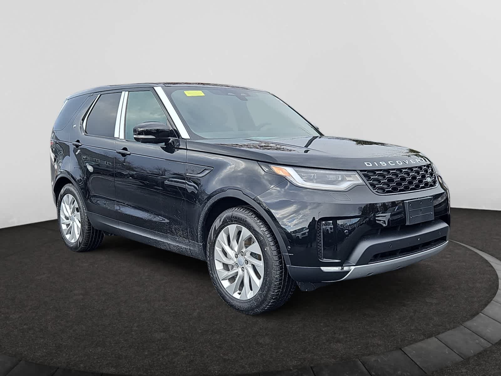 new 2025 Land Rover Discovery car, priced at $65,738