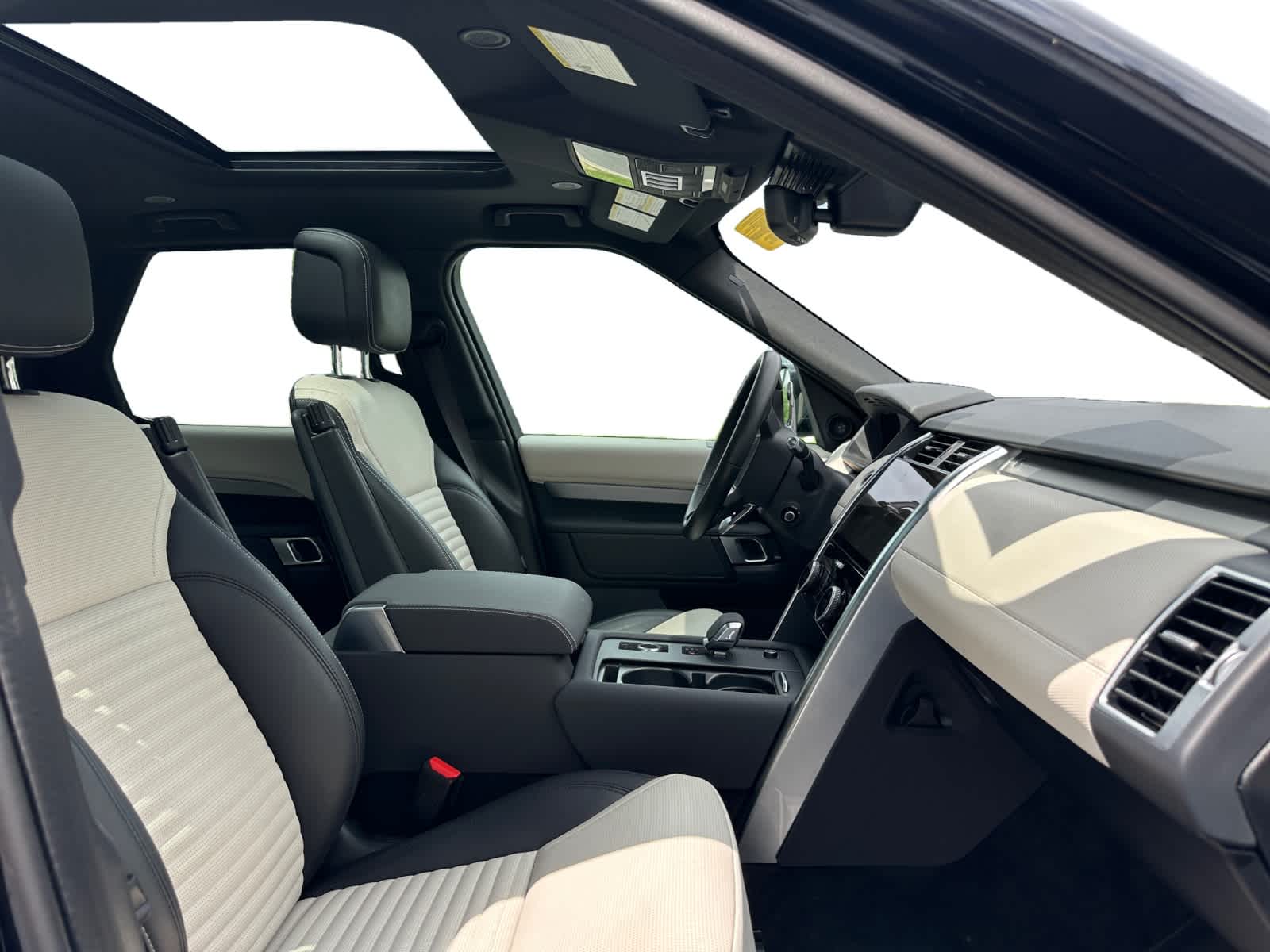used 2022 Land Rover Discovery car, priced at $37,998