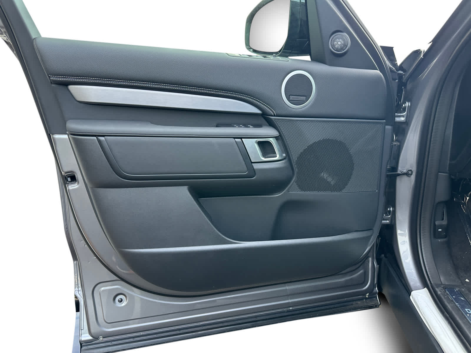 new 2025 Land Rover Discovery car, priced at $74,228