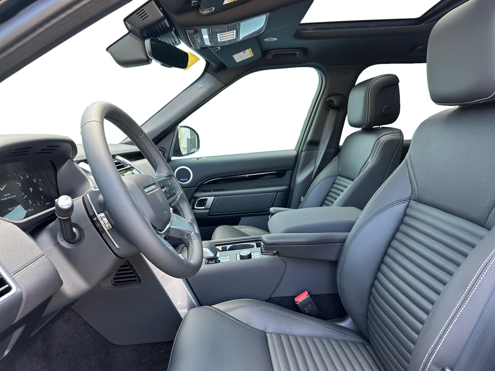 new 2025 Land Rover Discovery car, priced at $64,718